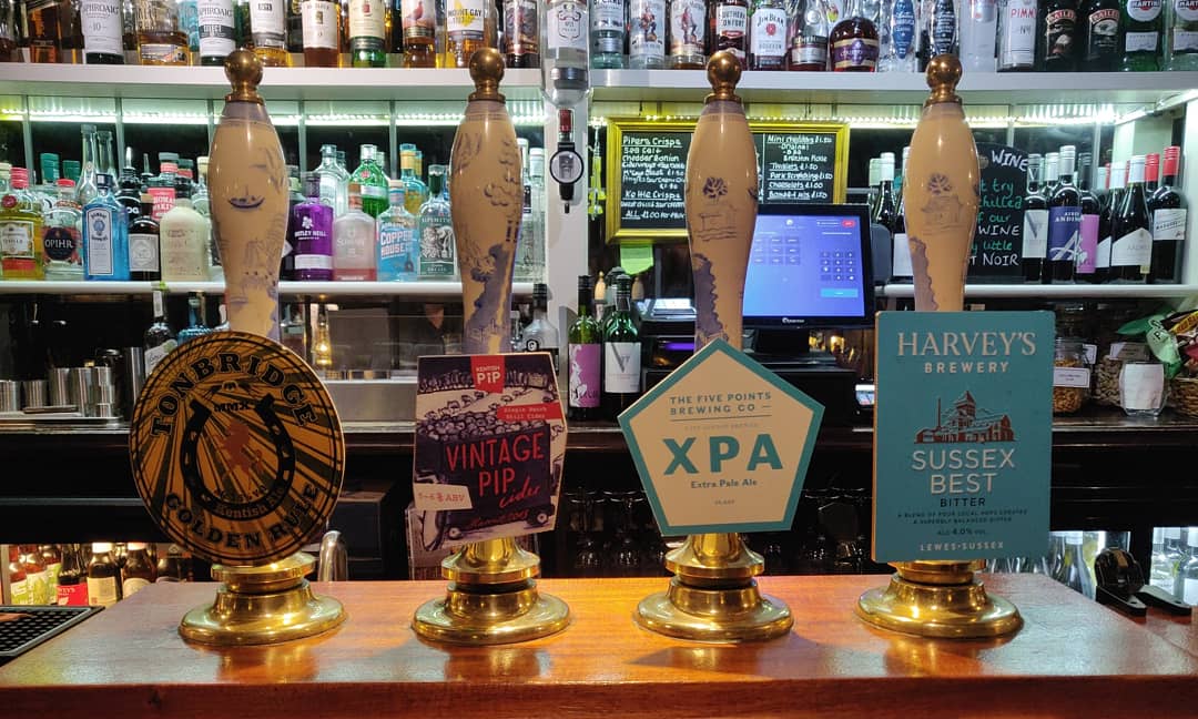 TheRoyalOakTW's tweet photo. @theroyaloaktw midweek ale update, on offer today we have a fabulous five points Railway Porter.
#the5points #harveys #ironpier #tonbridgeale https://t.co/1ngrnMG9gE