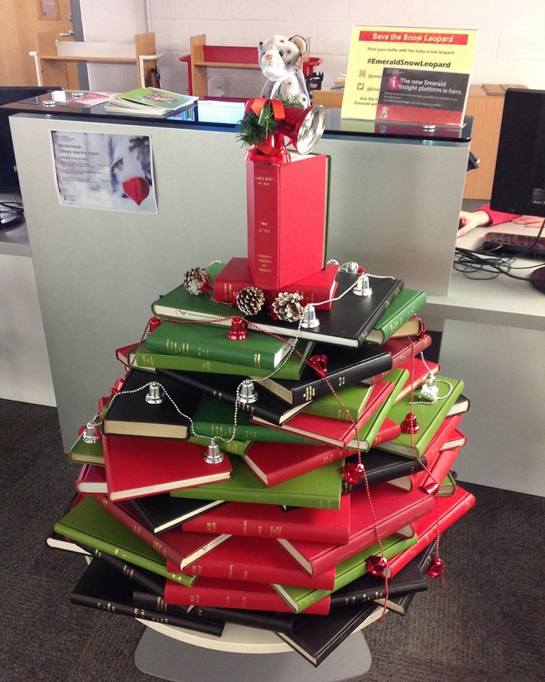 londonmetlib's tweet photo. Anyone for a book tree? 📕📗📚🎄👍😀😎😁
And of course including our #EmeraldSnowLeopard angel 😀
Check it out at our Aldgate Library! https://t.co/Kcy09z0O6K