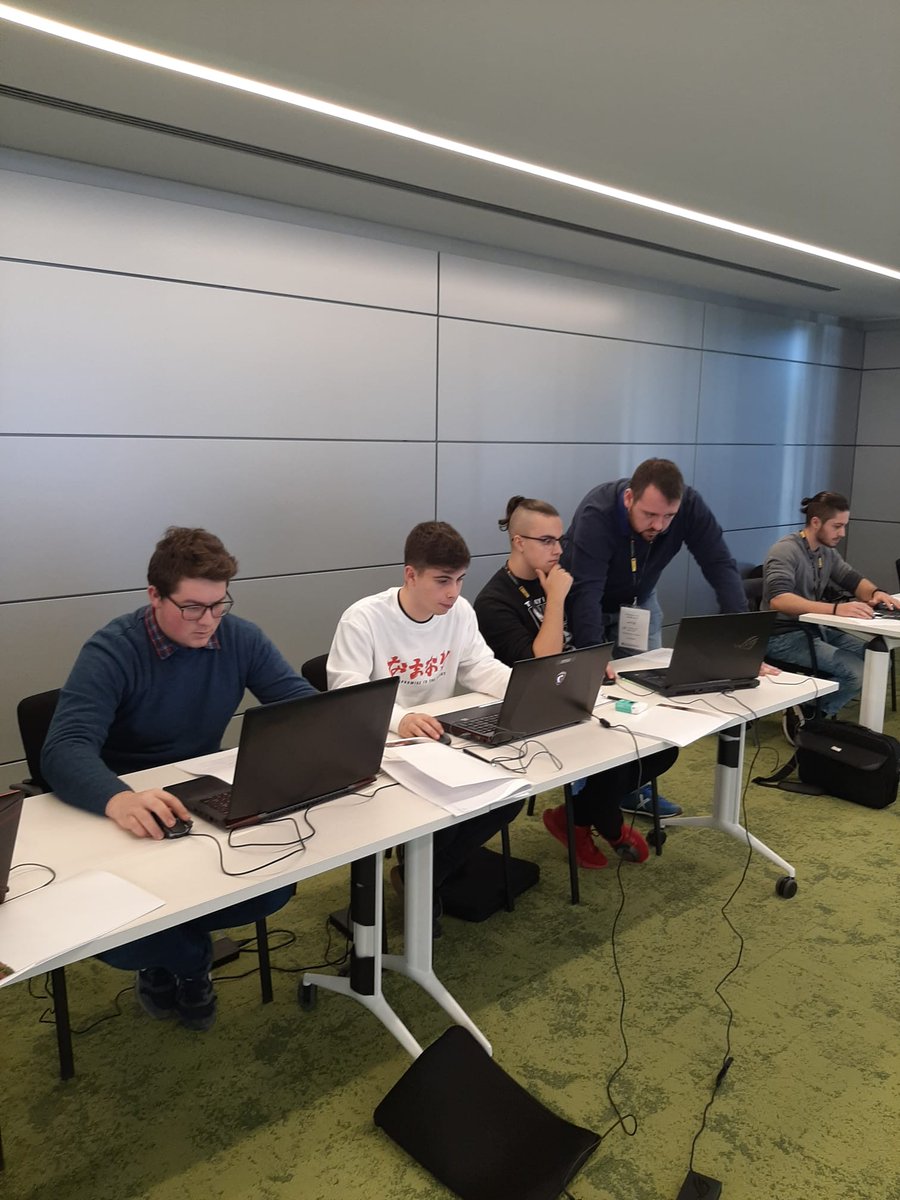 InsJaumeHuguet's tweet photo. Entrenaments @Campionat_Catsk a Barcelona: #skill5 de Disseny en fabricació Mecànica amb la participació dels alumnes Jordi Cabanes i Alexander Arche, de 1r del CFGS de Disseny en fabricació mecànica, acompanyats del seu tutor David Borràs i l'expert Lleonard Ruiz. https://t.co/kHi4lHsnE0