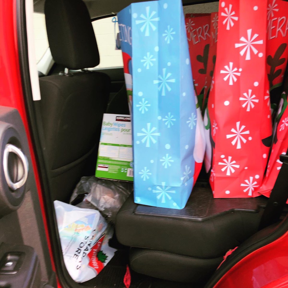 Country959's tweet photo. Ashley from CAA stuffed - and I mean stuffed our Country Cruiser! Thank you Ashely and her mom for PERSONALLY shopping for all these items and donating to our cause. Can’t wait to try and get it all in the studio! ~Morgan
@CAASCO
@TSAWindsor
#StufftheStudio https://t.co/JZew1LWsBk