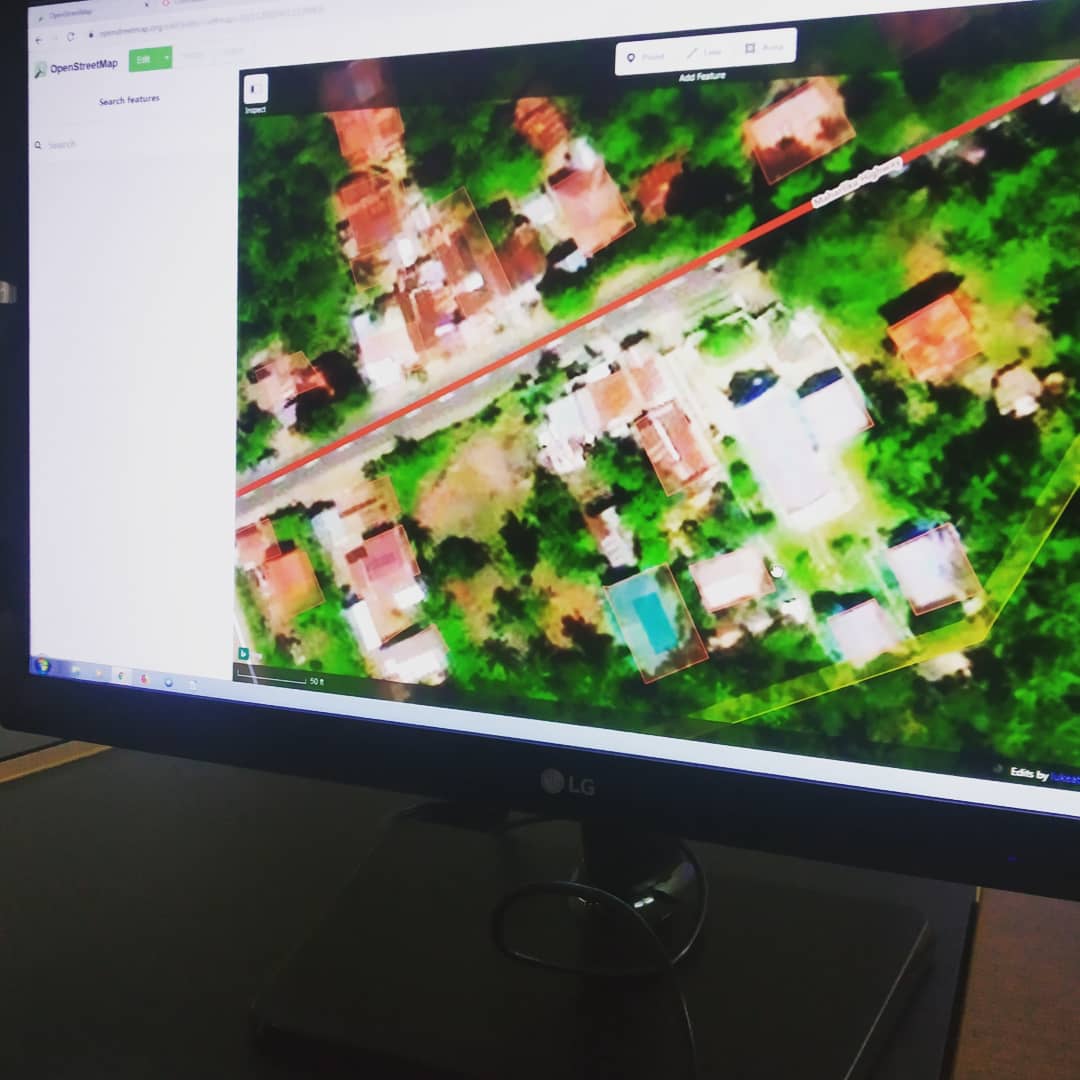 Kylotherium's tweet photo. Acquiring hands-on experience in #OpenStreetMap #mapping during #Mapathon2019 🗺️! https://t.co/pJUu16drqL
