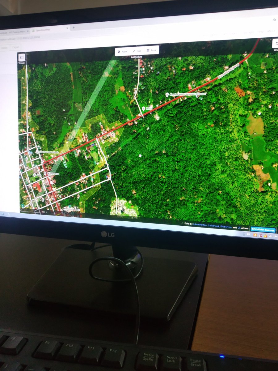 Kylotherium's tweet photo. Acquiring hands-on experience in #OpenStreetMap #mapping during #Mapathon2019 🗺️! https://t.co/pJUu16drqL