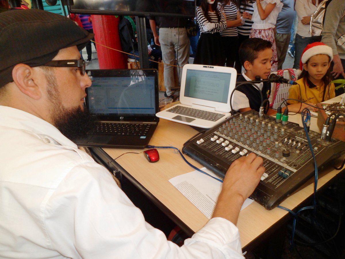 Nuestro agradecimiento a la Prof. Charly Rojas <a href="/charlychaves/">Charly Rojas Chaves</a> y el Prof. Armando Durán <a href="/crauetdt/">Radio Talento</a> por su invitación y las atenciones con los talentosos comunicadores de #RadioTalento y #PequeñasGrandesVoces que se unieron #AUnaSolaVoz en el gran #ParrandónNavideñoZETáchira2019