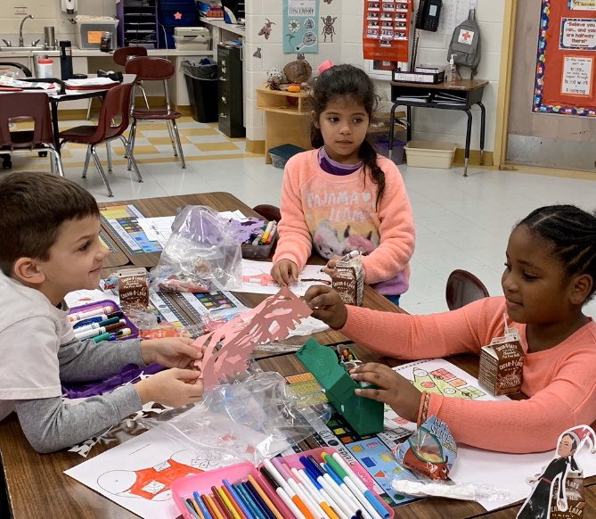 Marylynnheller's tweet photo. @AlaneAdamsBooks This little boy is giving out paper snowflakes that he made for the whole class #flatabby #RandomActsOfKindness #changetheworld https://t.co/YcxMdP4jve