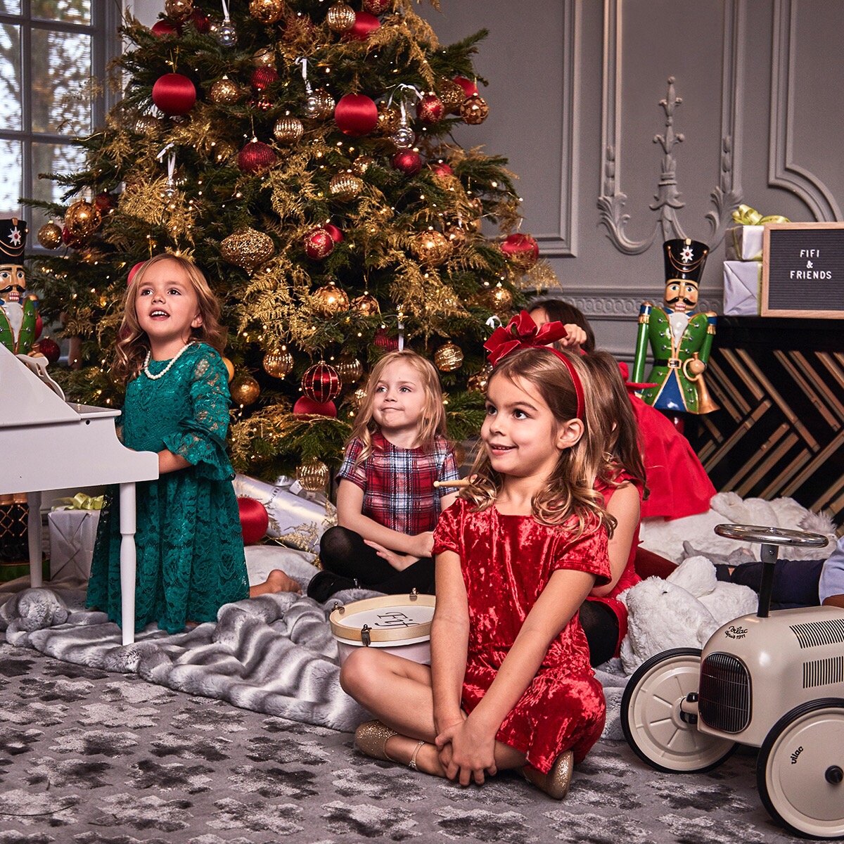 #TBT to last year with Fifi and her friends!
What are you most excited about this Christmas?

#fifiandfriends #holidayseason #christmas2019