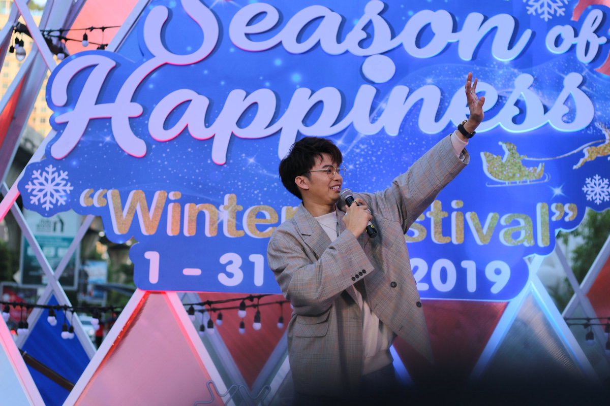 natws23's tweet photo. 12.12.2019
เป็นการไปหาพี่นนท์ครั้งแรก เป็นอะไรที่มีความสุขมากๆ ประทับใจมากๆ แฟมก็น่ารักมากๆ พอรู้ว่าเรามาครั้งแรก และมาคนเดียว ก็ทักมาหากันหลายคนเลย ขอบคุณแฟมหลายๆคนมากนะคะ สำหรับการช่วยเหลือ โดนพี่นนท์ตกแบบไม่รู้ตัว ถ่ายรูปจนเมมเต็ม 555
#nontfam
#NONTTANONT
#TheSeasonofHappiness https://t.co/IDiMw59WAY