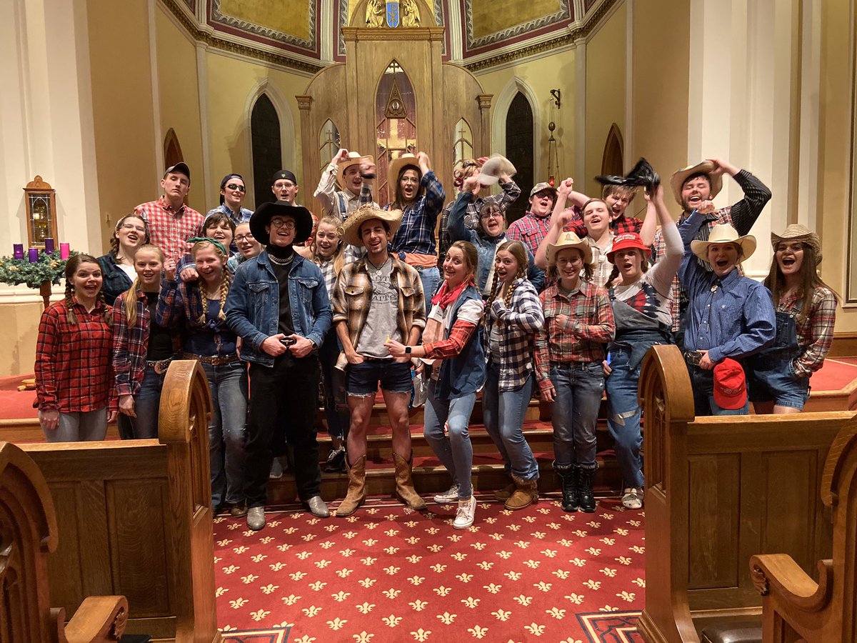 What in the hill billy yee haw is going on around here?? I reckon y’all better round up some tickets for our Christmas Concert to find out!!🤠 12/13-14 @ 7:30 and 12/15 @ 1:00 !