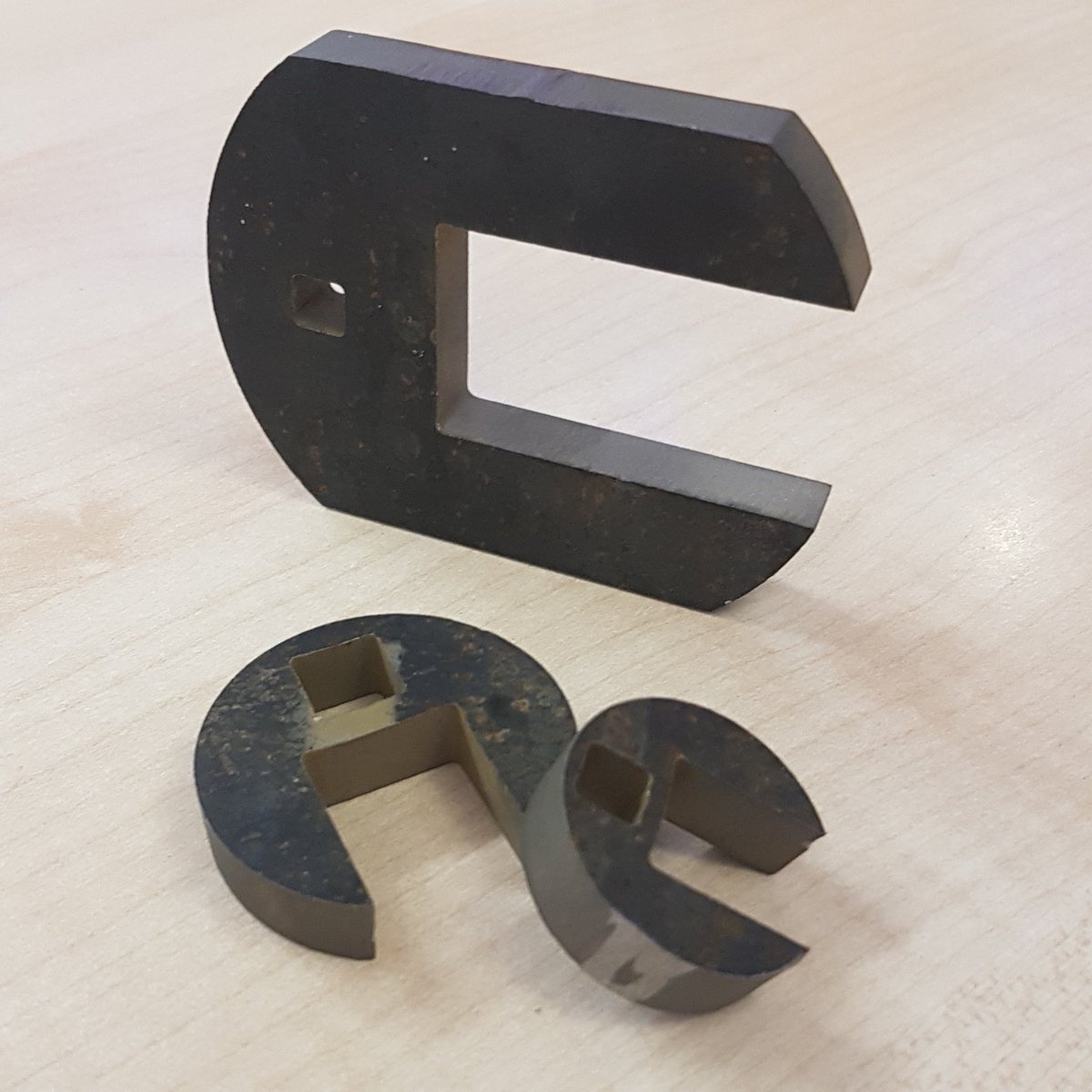 MarcusH_TORQ's tweet photo. New tool day! Thanks @LancsUniEng For cutting these with the water jet, just made shock servicing a while lot easier! 

#TORQFuelled #torqexplore #Lakecycling #toolboxwars https://t.co/2QTWxbTlmx