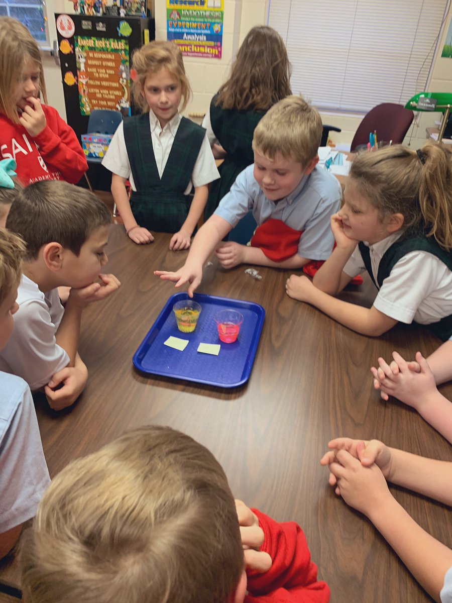 Tyree3rdClass's tweet photo. Candycane Science experiment! 👍🏼@ash1818 https://t.co/dJJbjDW9AG