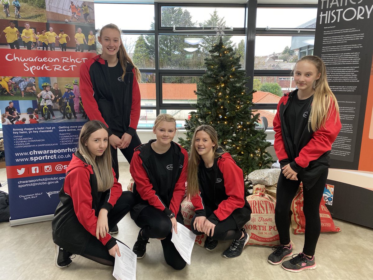 StjohngirlsPE's tweet photo. Here are our gold and silver young ambassadors after their pitches with the dragons 🐉 @StJohnsAberdare @year11StJohns @MissJ_SJB @MissRobertsSJB @SportRCT @rct_ya @AnnCrimmings1 https://t.co/X2C79et3oW