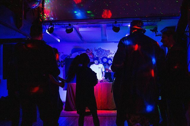 brotherlyparty's tweet photo. Our close out party of 2019 really hit us in the feels. ⁣
⁣
Thanks to everyone who showed up and danced their little hearts out. 2020 is looking good. 😎⁣

📸: @czar.ter ⁣ https://t.co/zpfs9ZZccX https://t.co/XxFpzc4UMU