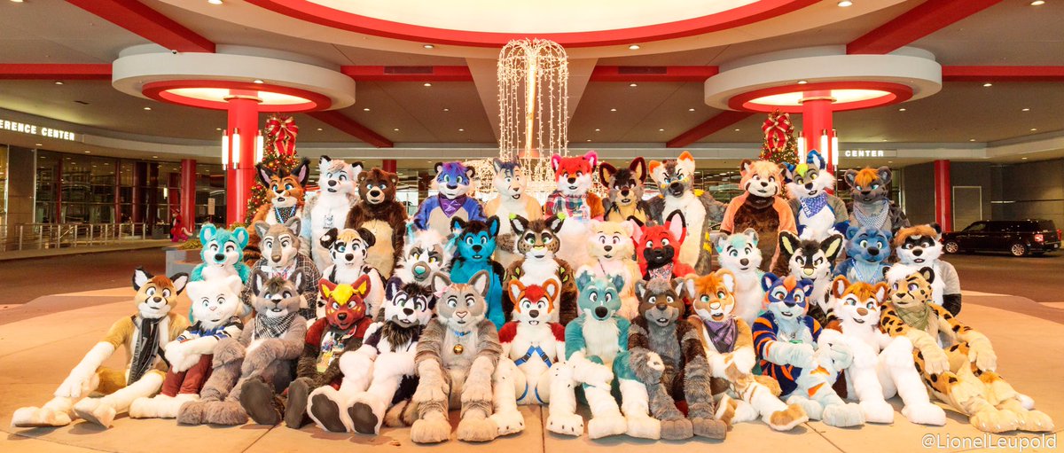 Happy holidays with <a href="/FursuitsByLacy/">Fursuits By Lacy</a> at #furfest 2019! 🎄🐾