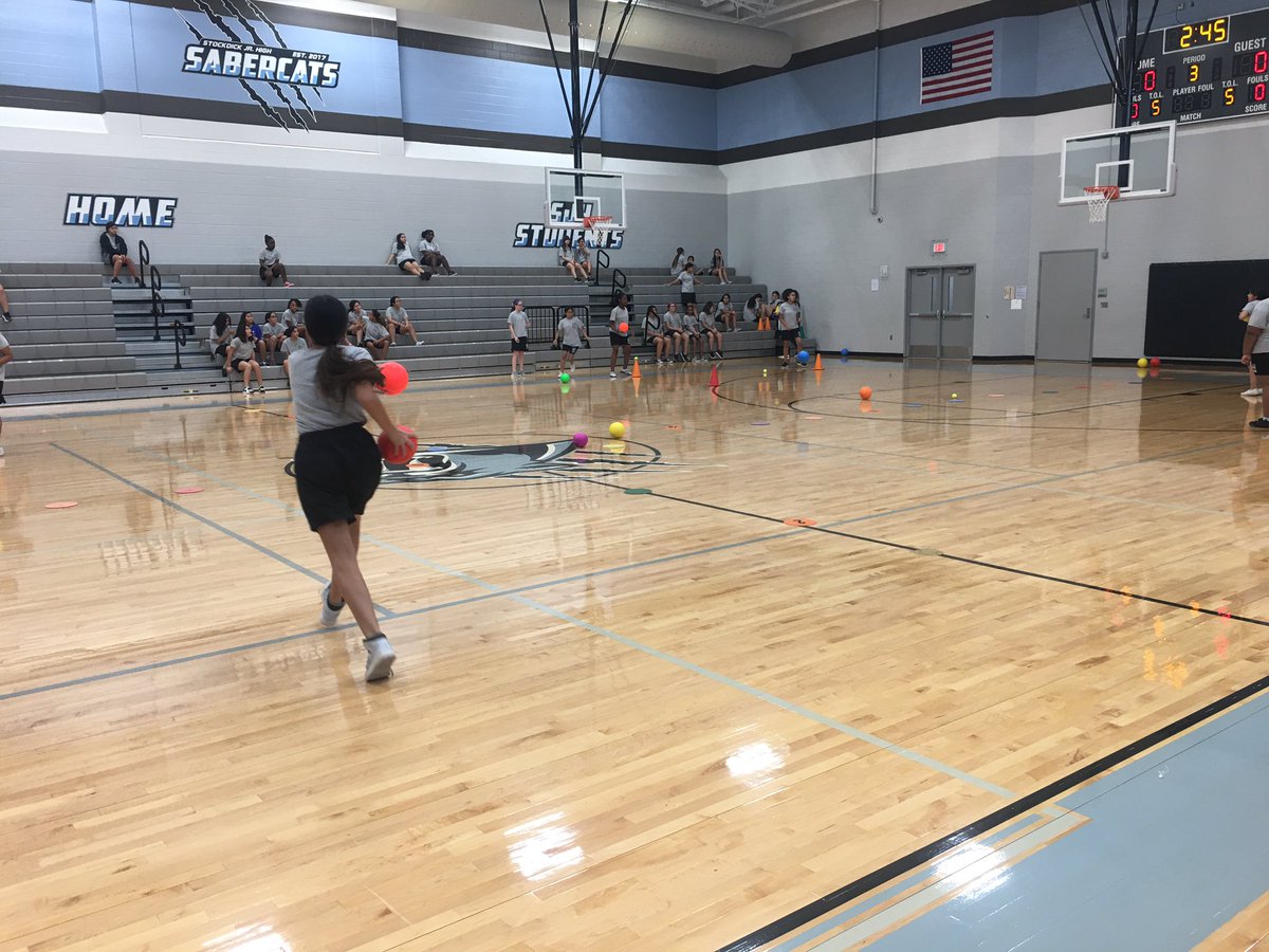 SJHGIRLSPE's tweet photo. 4 corner dodgeball💙 #dodgeballunit #leadandlearn https://t.co/IWraBaR7DQ