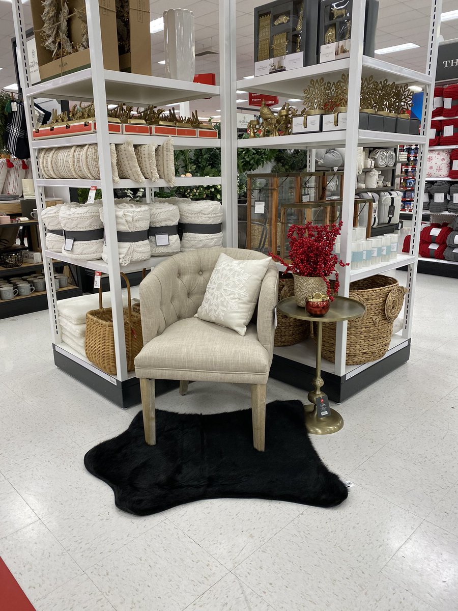 Dedicated business owners who not only do their job but take pride in what they do? ✅ check! @bretthumbert <a href="/LauraHarrisTGT/">Laura Harris</a> <a href="/MarcusBondeTGT/">Marcus Bonde</a> <a href="/SarahBTarget/">Sarah B.</a> <a href="/sarah_hunsucker/">Sarah Hunsucker</a> <a href="/MJLloyd08/">Meg Lloyd</a>