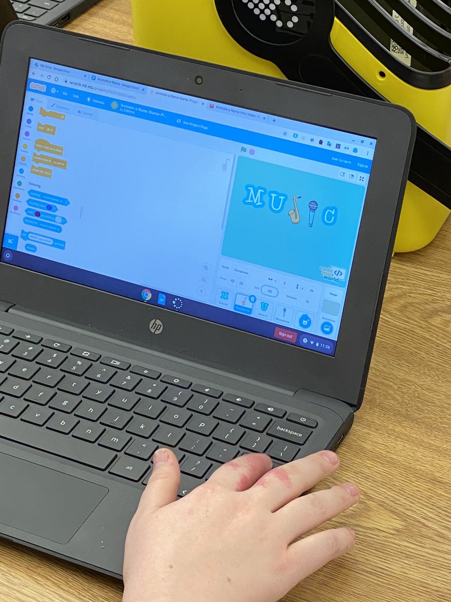 LHSLibraryMedia's tweet image. Love to see students excitement when they have to turn their Chromebook to show everyone their #CSFirst accomplishments. #HourofCode2019 #fcpshourofcode2019 #ALALibrary