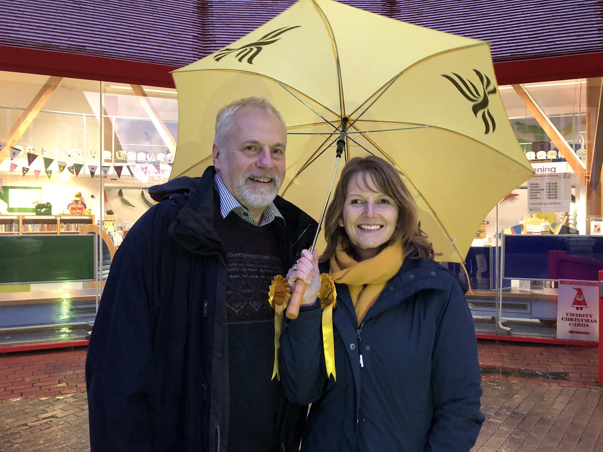 PaulaWFerguson's tweet photo. I’m now out meeting voters in #ChandlersFord with Cllr Tim Groves. It may be wet and cold but the Christmas lights are amazing. Please come out, vote and help me win. Also great to see the re-opened Fryern Post Office buzzing. #Paula2Win https://t.co/395cwoKWOm