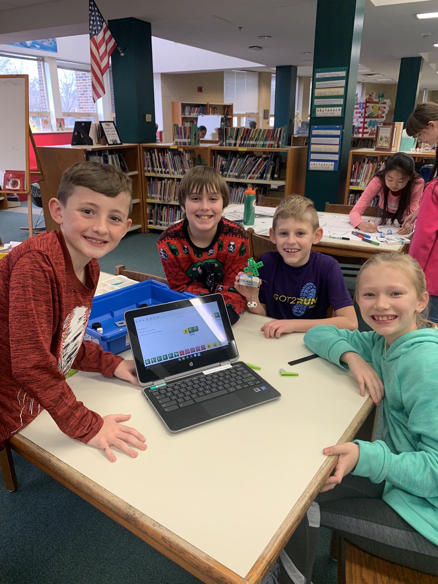 LongfellowLMC's tweet photo. 5th Grade in the LMC for CS Edu Week!#readytocode @ALALibrary @GoogleForEdu @JessWeissHWL @Kim__Miller https://t.co/qNgDp9U9sM