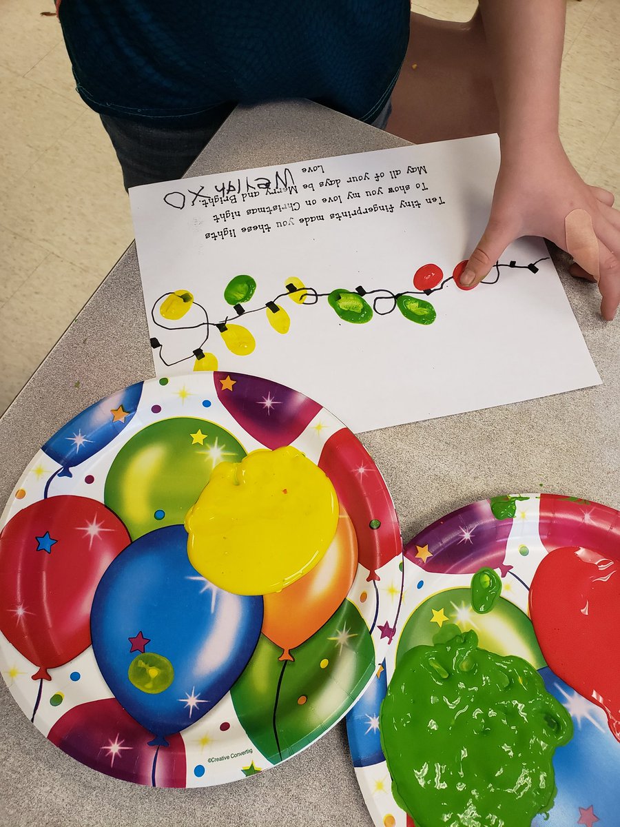 MHarper224's tweet photo. Making family christmas cards.
Practicing our names, fine motor, and creativity.
#FDKmodelworks
@SCDSBey
@SCDSBLiteracy
@BirchviewDunes https://t.co/OOWSt22tqj