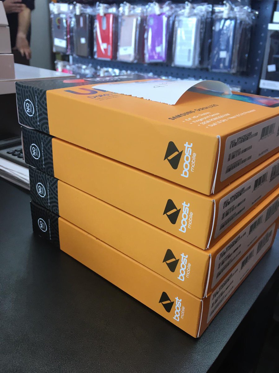 BCellsmart's tweet photo. Sale otro 4x$100 en nuestra tienda Cellsmart Bayamon Drive-in plaza.  Seguimos🎅
💪🏼💪🏼
@mschwager3 @CelinesRivera11 @JayMiglionico @se_rsm  #TeamCellsmart #southeast https://t.co/FzGNWpHWVW https://t.co/5C388kMd64