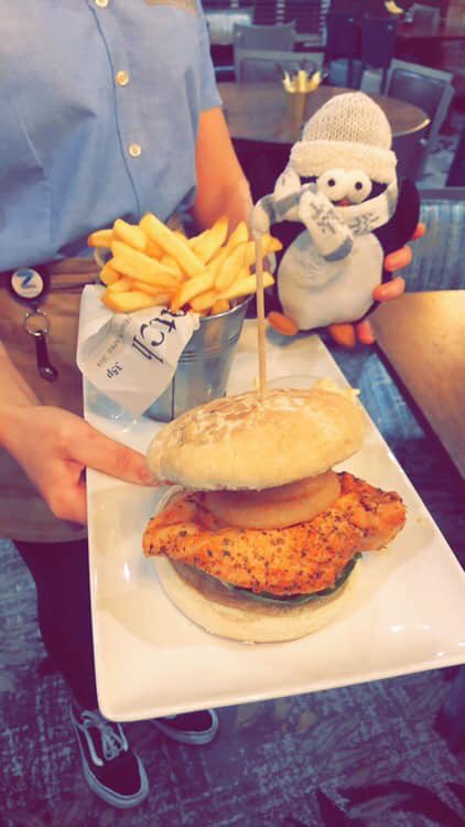 RoseofLancs's tweet image. 🌲🎅🏻🍷 DAY 12 OF OUR CHRISTMAS COUNTDOWN 🌲🎅🏻🌲

🍔 Today you can win a Piri Piri Chicken
 Burger 🍔

RT or SHARE on our Facebook for a chance to win #pengwin 🐧🐧🐧 #chickenburger #ChristmasCountdown #ChristmasAdventGiveaway #prizes #chadderton #oldham #manchester #jwlees
