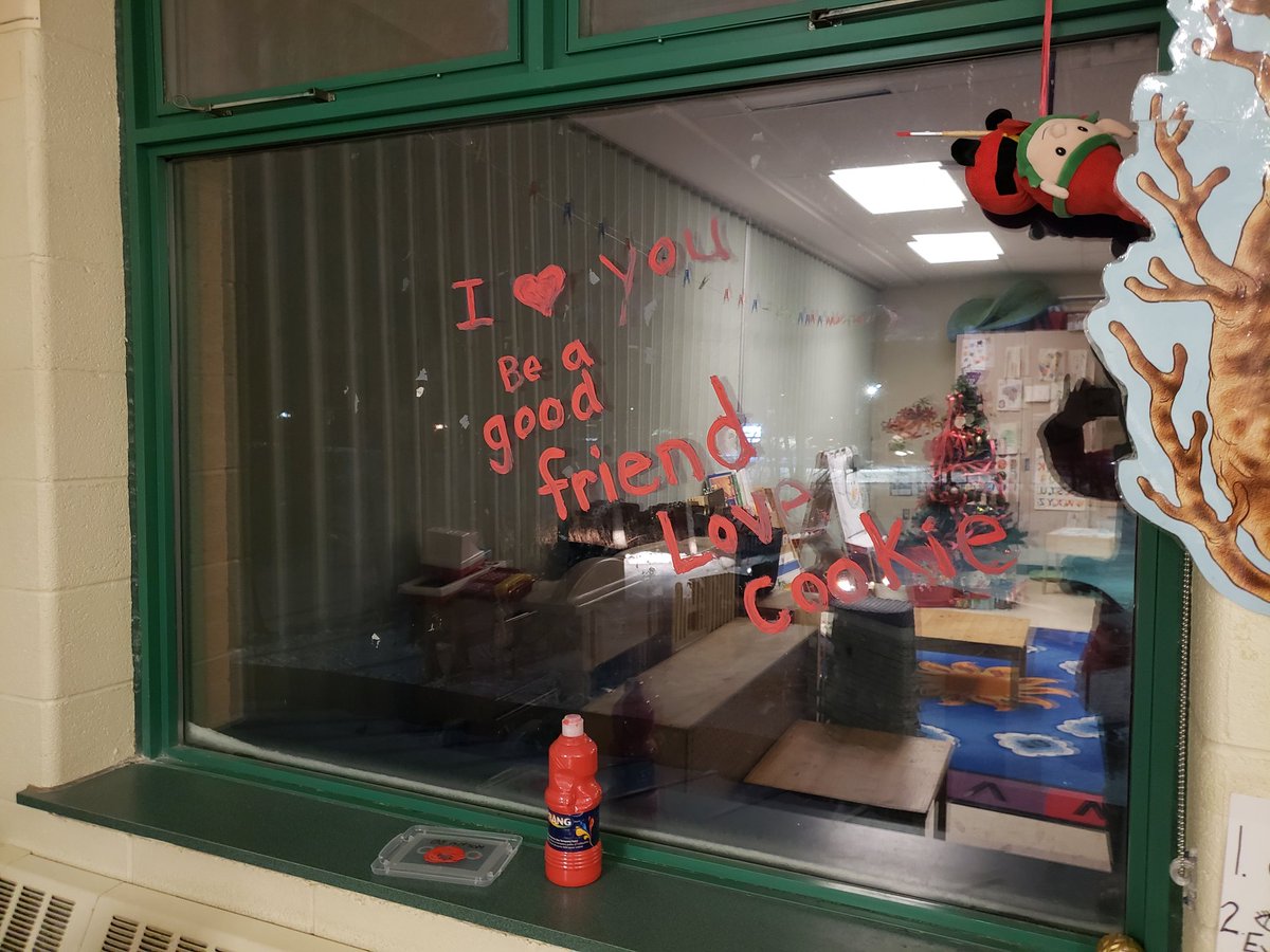MHarper224's tweet photo. Our kindness Elf Cookie sure has great messages! 
#FDKmodelworks
@SCDSBey 
@SCDSBLiteracy 
Now some children are writing to Cookie. 
@BirchviewDunes https://t.co/MHWQN2xGc2