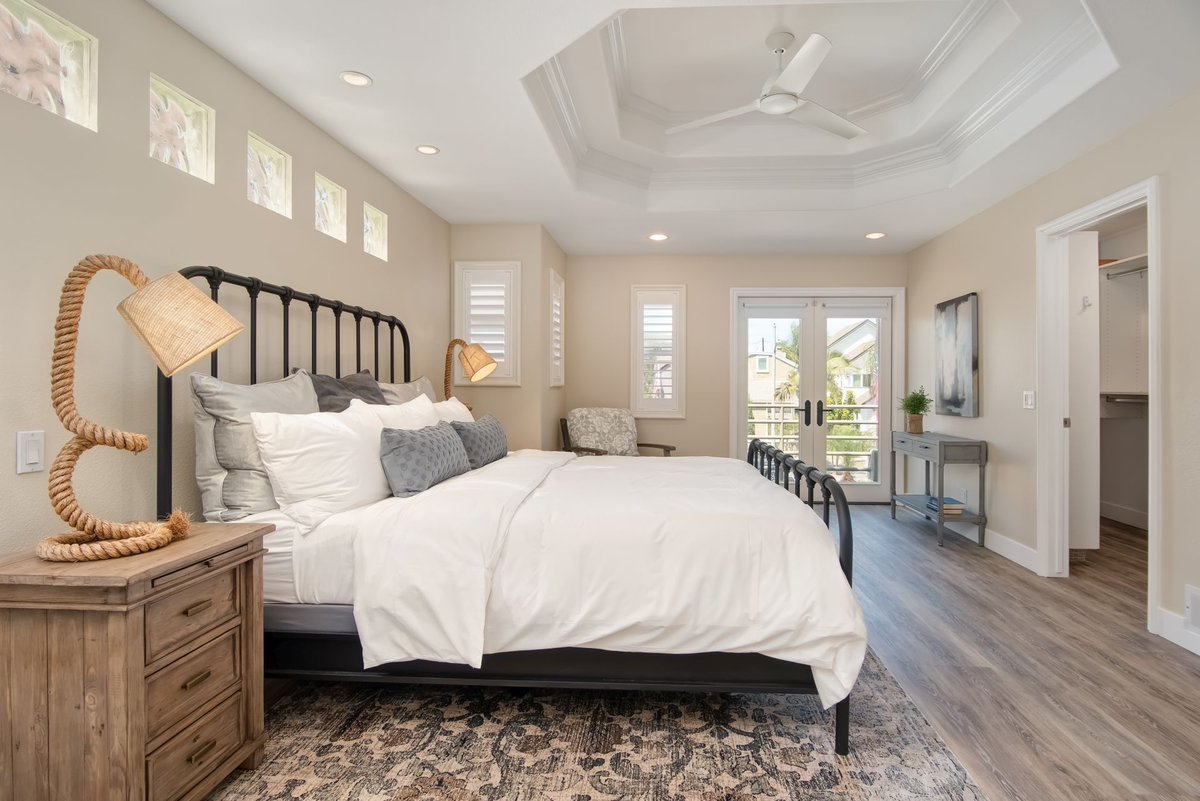 OCFurnishedRent's tweet photo. Need a home away from home in 2020? Book ahead to stay with us at this furnished rental in #SurfCity just a mile from the Huntington Beach Pier!

3 bedroom, 4 bath, sleeps 8. Call 949-340-5464 or click to book: https://t.co/Th50FE5ETt https://t.co/rn6fHvc99n