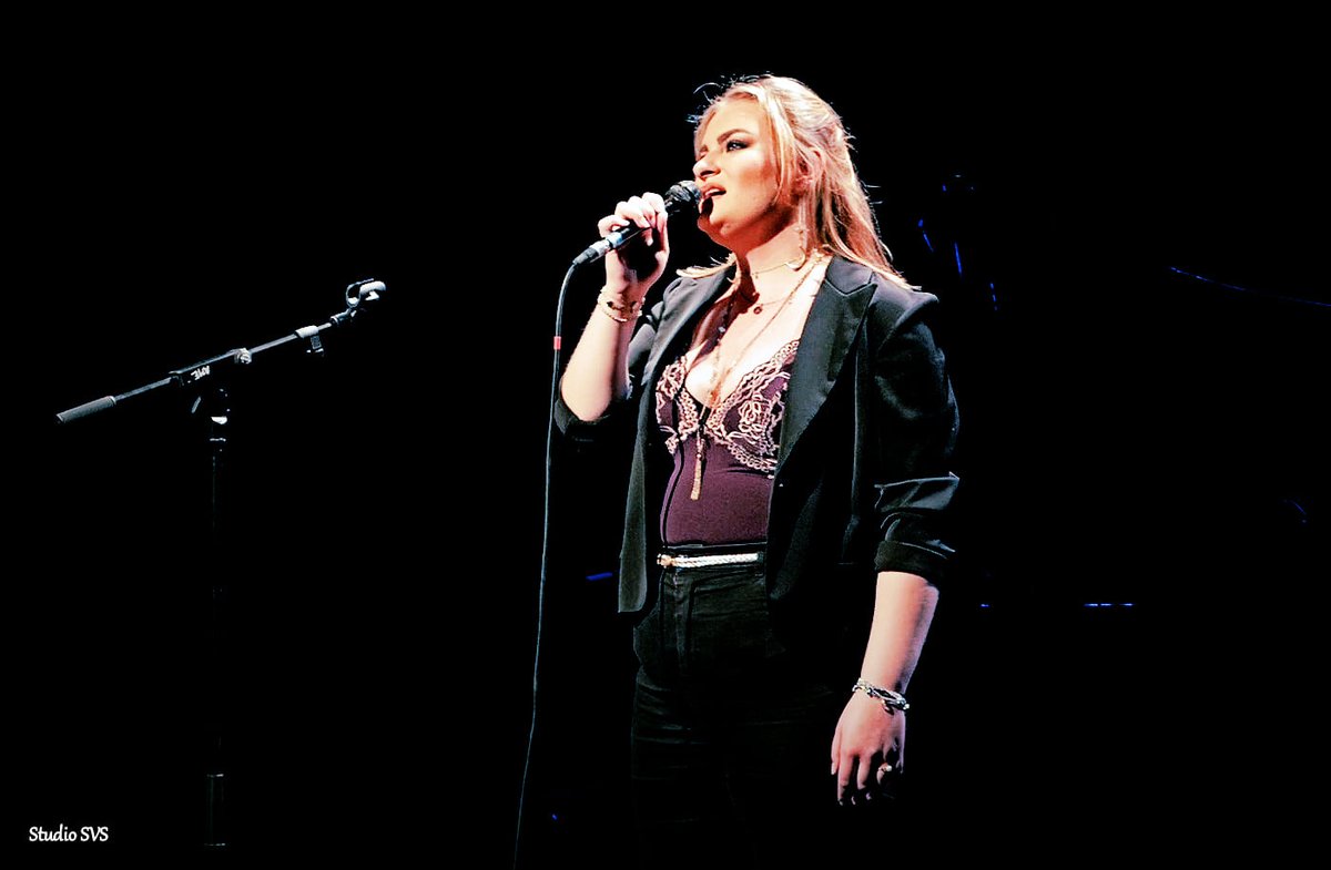 CastingVoice45's tweet photo. ▶ Artiste, jeune chanteuse interprète, nous remercions Eléanor Langelaan pour ses belles prestations chantées sur la scène du Tivoli de la finale du concours 9ème Castingvoice. 👏👁️ https://t.co/bEFj5uYbvu