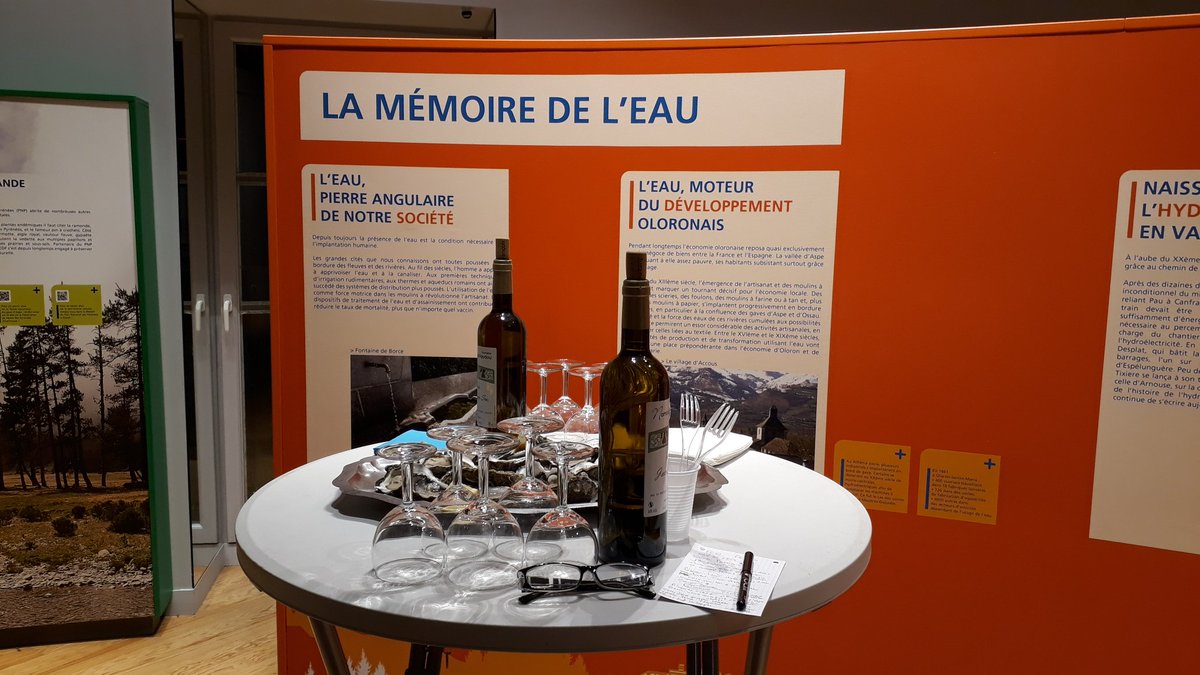 DelcorAndre's tweet image. L'espace d'information sur l'#hydroélectricité d'#Oloron se transforme ce soir!!!!😀😀 plus d'info dans la soirée....chut...