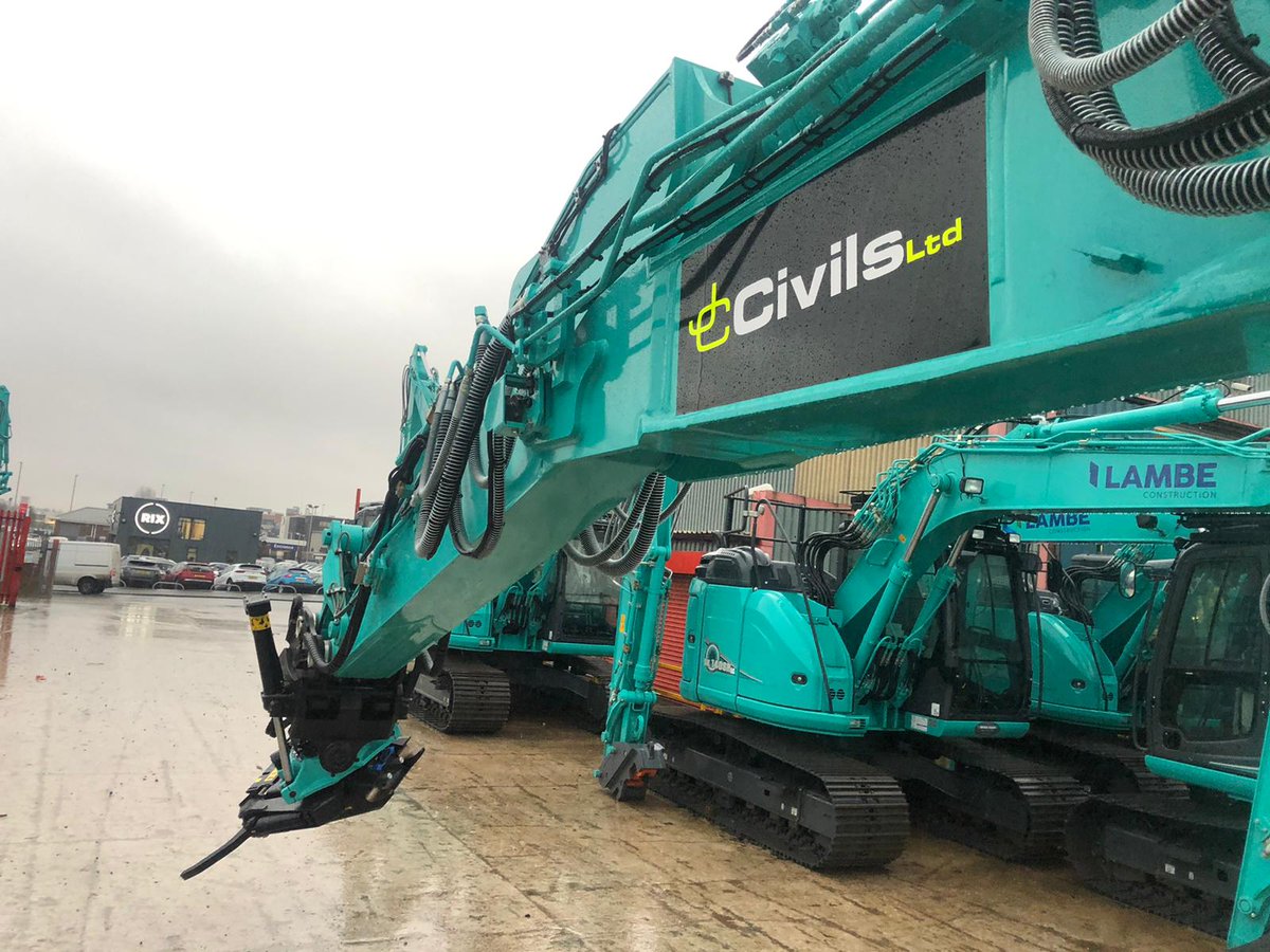 engcon_uk's tweet photo. Recent install for @craigjccivils / @molson_group. New Kobelco SK210LC with EC226, all new QSM70 modular hitch (a UK first), EC-Oil, QSC, DC2, track control and the new GRD70 cassette gripper on. Also ePS with @TrimbleCEC Earthworks. #Engcon #EC226 #Kobelco #SK210 #DC2 #Trimble https://t.co/1VIObALjiL