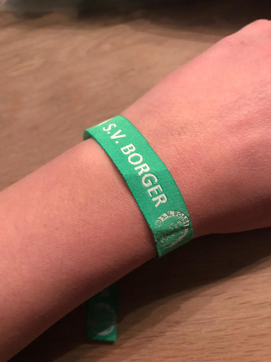 SVBorger0599's tweet photo. 🔗💚 Laat zien dat je een band(je) met SV Borger hebt! 👇🏻👇🏻

Koop ze voor het goede doel! Voor twee eurootjes heb je ‘m al! Past op elke arm. Met dank aan onze dames. 💜💚

#SamenloopVoorHoop #BorgerLeeft #Merchandise https://t.co/4rR3Uv1W7r