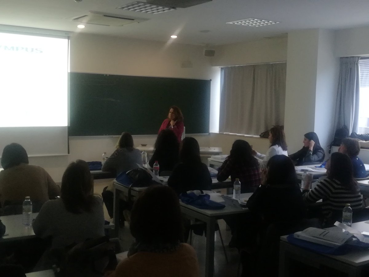 CheloSanz3's tweet photo. Participan como docentes, el Dr Cases, jefe de la unidad, Neus Figuls, de Olympus, Susana Álvarez, Enfermera de fundación Jiménez de Madrid, Che Sanz y Cristina, Carmona, Enfermeras de La Fe de Valencia.
@CuidadosLaFe @HospitalLaFe @SeparRespira @IISLaFe @svneumologia
@AEER_2019 https://t.co/RgT02tBav3