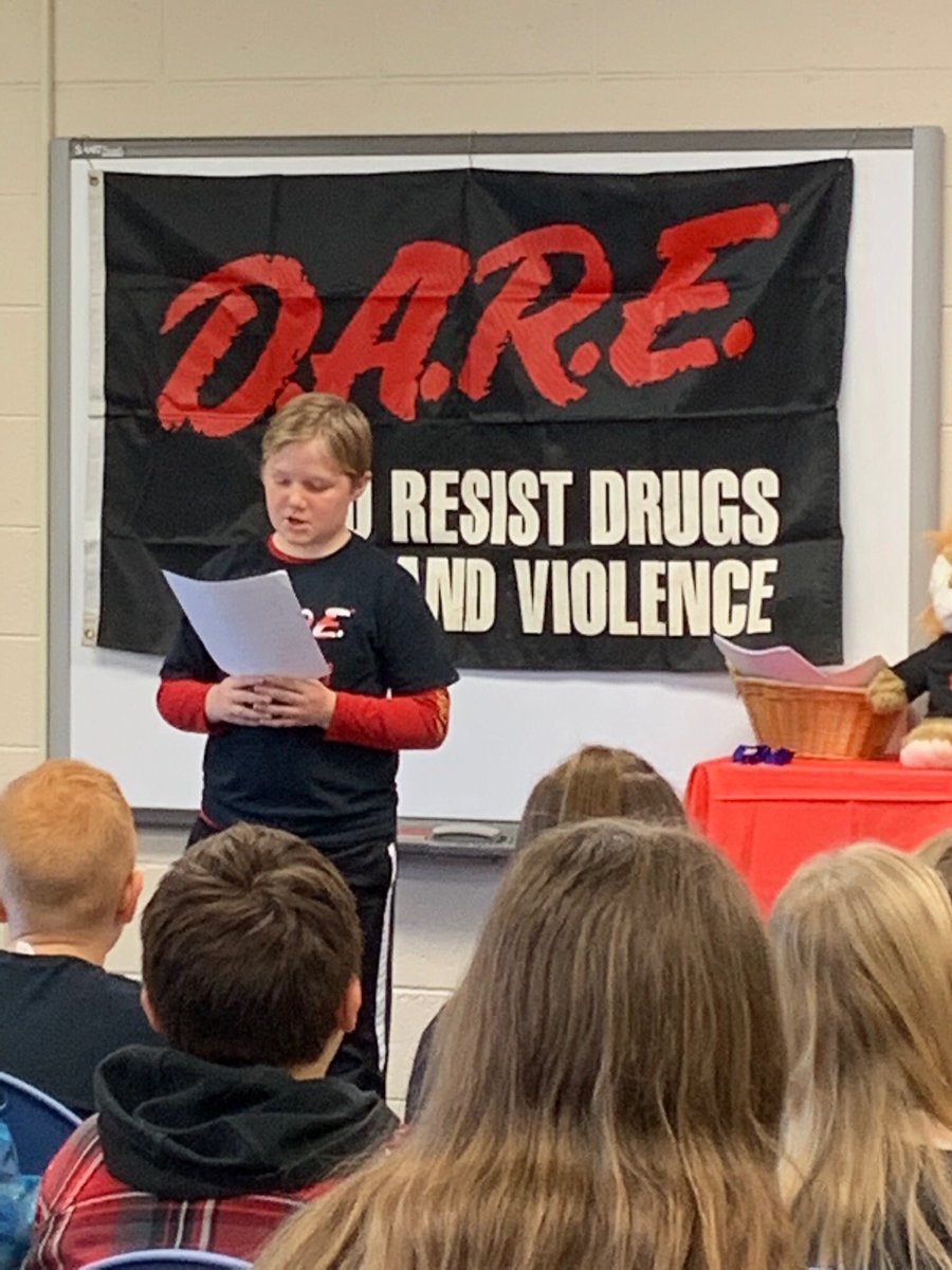 downsvilleES's tweet photo. Congratulations 5th graders @downsvilleES on your completion of the DARE program! Thank you to officer Rebecca Merryfield and the Dunn County Sheriffs Department. #downsvilletigers https://t.co/iWArTPE6cz