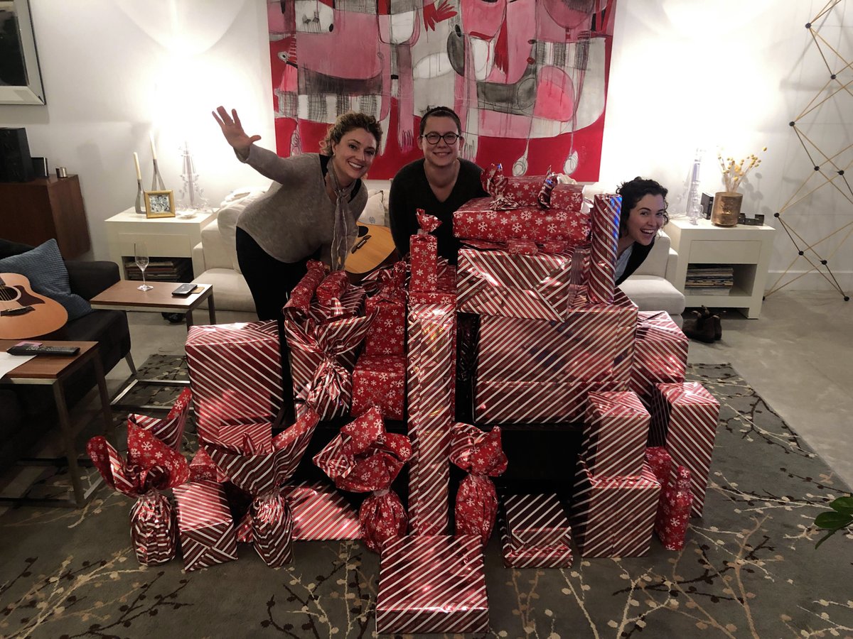EDR_Design's tweet photo. When it comes to White Elephant, we don't mess around. #structurallyunsound #happyholidays #holidayparty #allthiswrappingtookforever #teambuilding #eskewdumezripple https://t.co/hFptJXkJEe