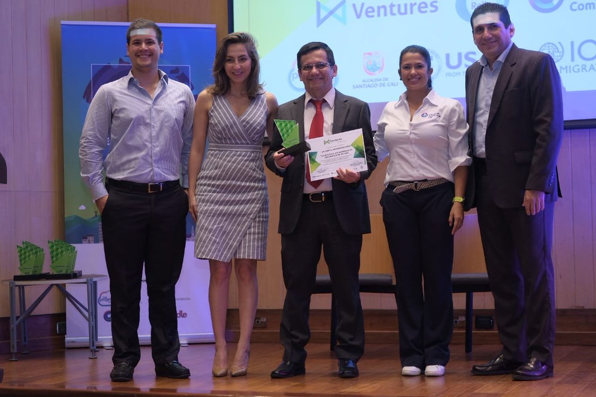 camaracali's tweet photo. #VenturesAccelerator | La empresa #TSI ganó el reconocimiento #ValentíaEmprendedora, por retarse a sí mismos más allá de su experiencia y de sus límites. @conecta_salud se hizo acreedora al reconocimiento #AllIn por hacer el cambio más osado en su modelo de negocio. https://t.co/CfdDFdDxbk