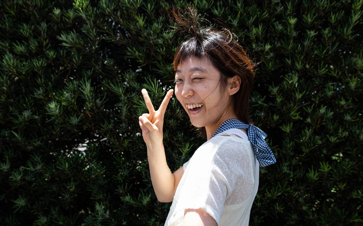 pioneersusa's tweet photo. Peace? Victory? In Japan, it’s common and considered cute to flash this hand sign in photos. What does it mean, and how did it start? The stories conflict. Now, though, it’s ubiquitous. Holding up two spread fingers for a picture is basically like saying, “cheese.” #GlobalGlimpse https://t.co/NqtBG0v3og