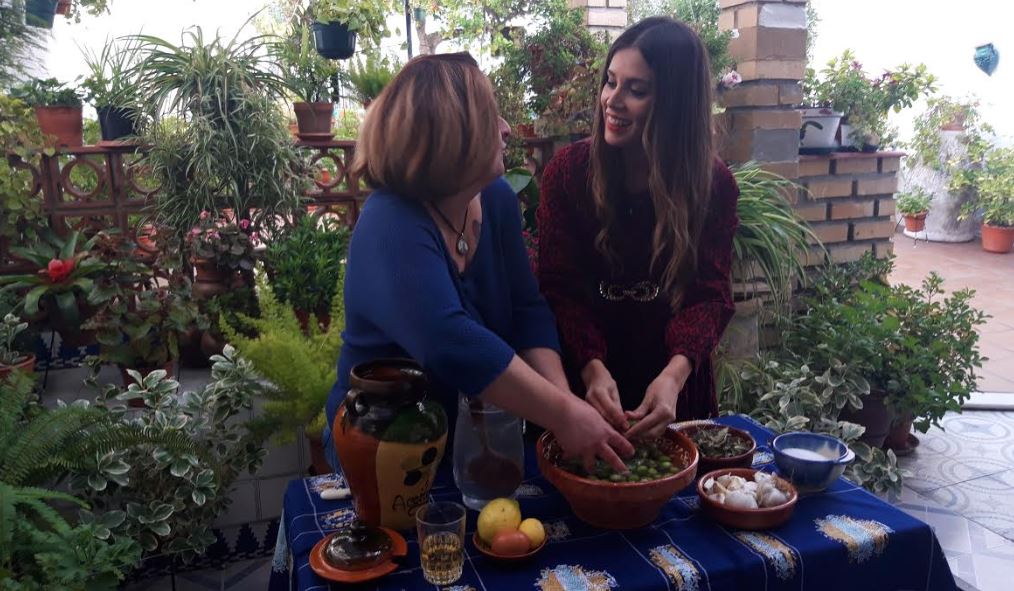 Es temporada de recoger aceituna y de preparar un aliño muy tradicional, tal y como hacen en Monturque, en Córdoba. 

rtve.es/television/aqu…

<a href="/martamarquez_/">Marta Márquez</a>