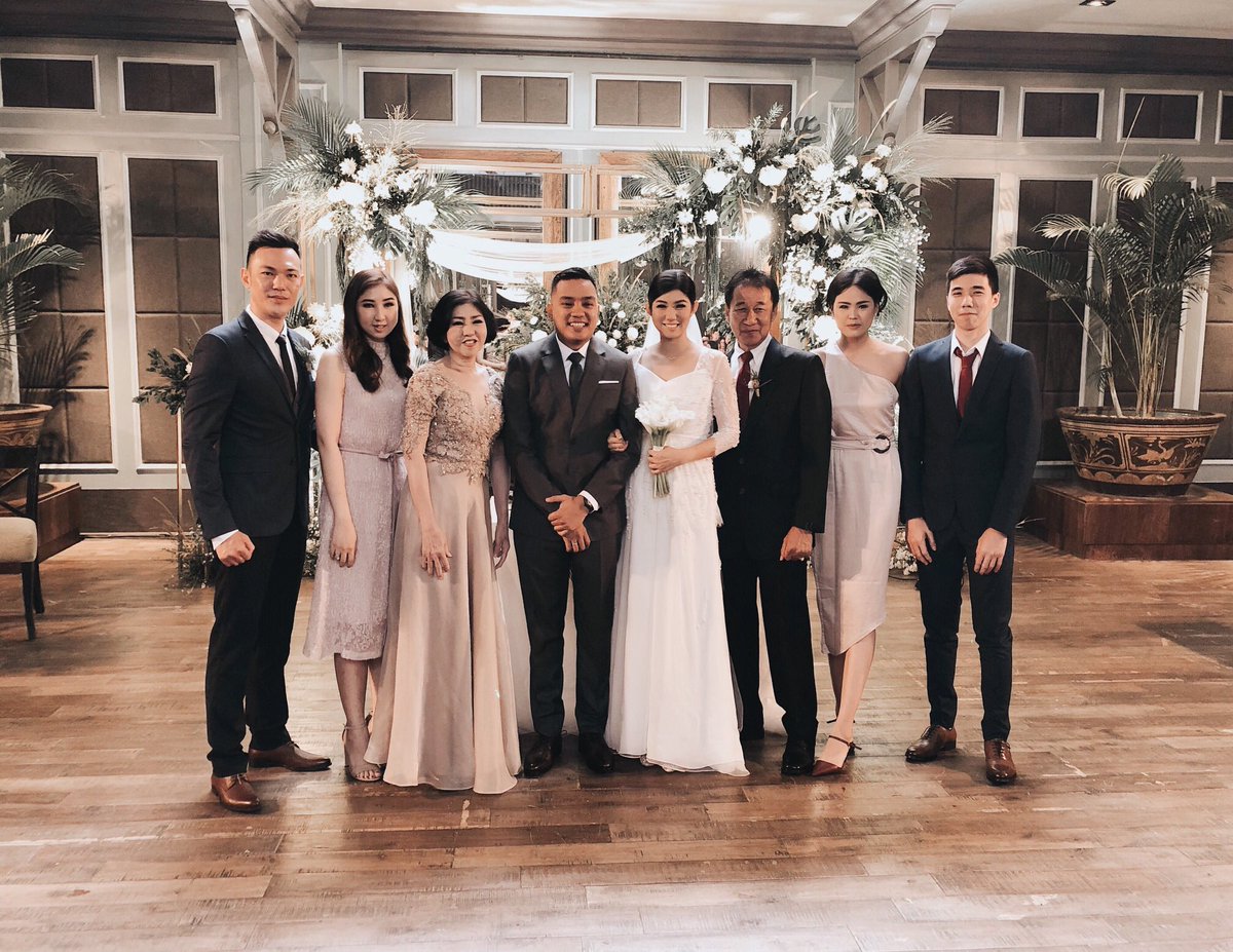 IkaNivelia's tweet photo. @nickcarter @katfish My family 🥰😍❤️
husband ~ me ~ mom ~ brother in law ~ sister ~ dad ~ sister in law ~ brother 💕 https://t.co/N7q0oDRDLe
