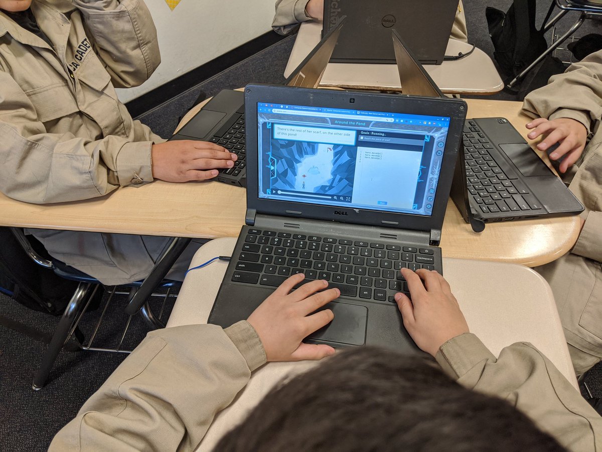 CMIPerris's tweet photo. Middle School students participating in #hourofcode #csedweek #csforgood #puhsdcodes https://t.co/ISLmatg1wC
