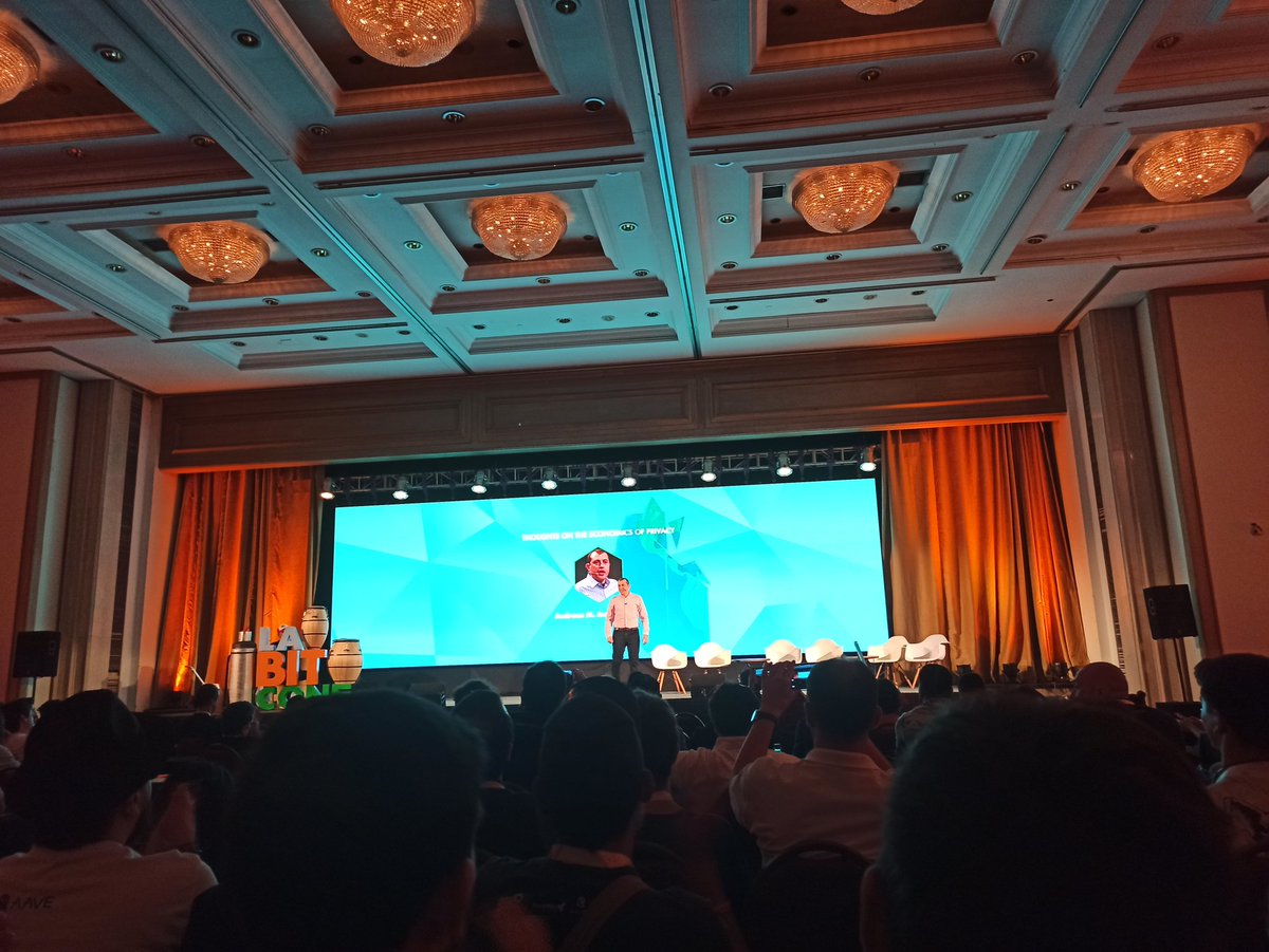 Bizanc1's tweet photo. @aantonop nailed it again. A great talk about privacy in @laBITconf https://t.co/LOIPQ5RCF9