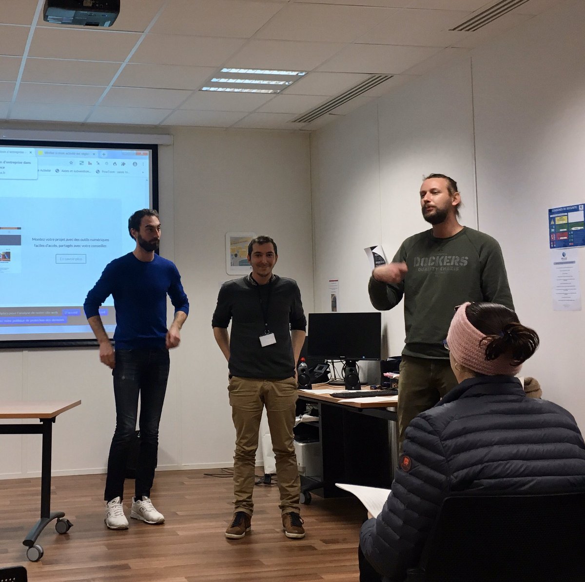 #AvecPoleEmploi Villeneuve-d’Ascq les chercheurs d’emploi rencontrent des porteurs de projet devenus entrepreneurs recruteurs dans la restauration. Merci à L’Etoiline et Gusto mio #entrepreneuriat #secteurmarquant