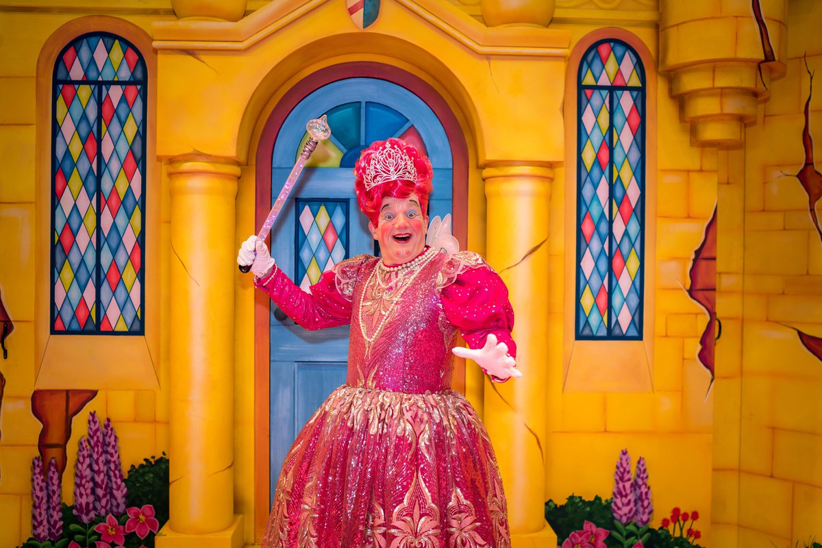 NorwichTheatre's tweet photo. 🥿 Welcome to Nodgechester.

The first photos of our Cinderella Pantomime cast in costume have arrived!

https://t.co/MA25jSlRK1 https://t.co/GCRIBHUKC0