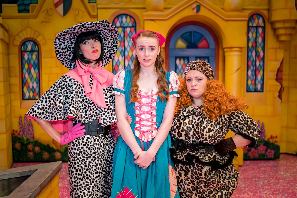 NorwichTheatre's tweet photo. 🥿 Welcome to Nodgechester.

The first photos of our Cinderella Pantomime cast in costume have arrived!

https://t.co/MA25jSlRK1 https://t.co/GCRIBHUKC0
