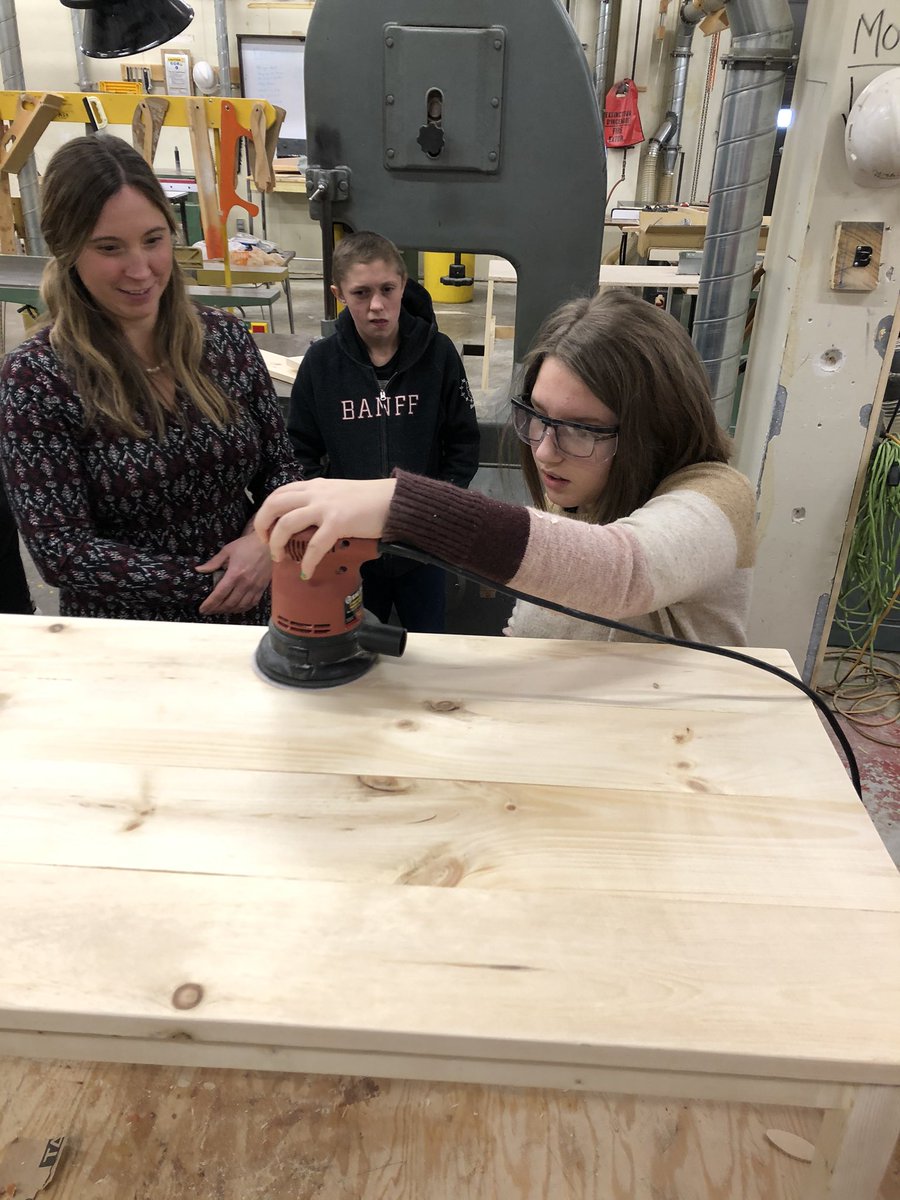 MrGallery9's tweet photo. Day 2 of Construction partnership between @HighviewPS and @FellowesHighSch Ss. Sanding done...Next step...stain #RCDSBexperientiallearning https://t.co/st2Mc5mKXy
