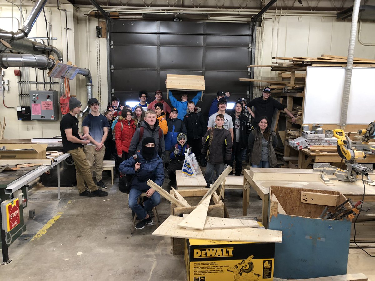MrGallery9's tweet photo. Day 2 of Construction partnership between @HighviewPS and @FellowesHighSch Ss. Sanding done...Next step...stain #RCDSBexperientiallearning https://t.co/st2Mc5mKXy