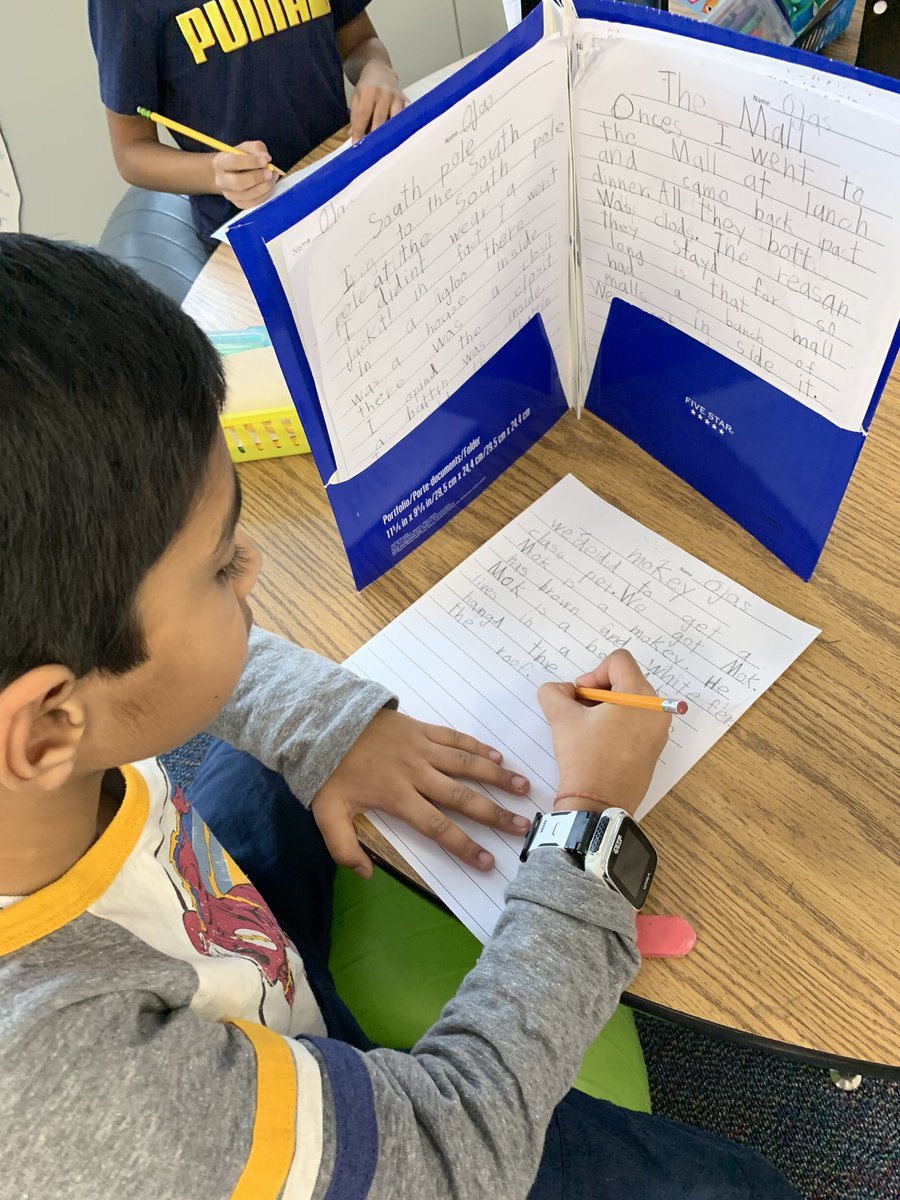 1mrsbedingfield's tweet image. SO EXCITING, WE’RE GETTING A CLASS PET...a chicken...well at least during writer’s workshop @CollabClassroom time we are😉! It was fun choosing our pets, real or fantasy! So many details! #IvyHillLeague #BeYouIvy ✏️ #usingourimagination