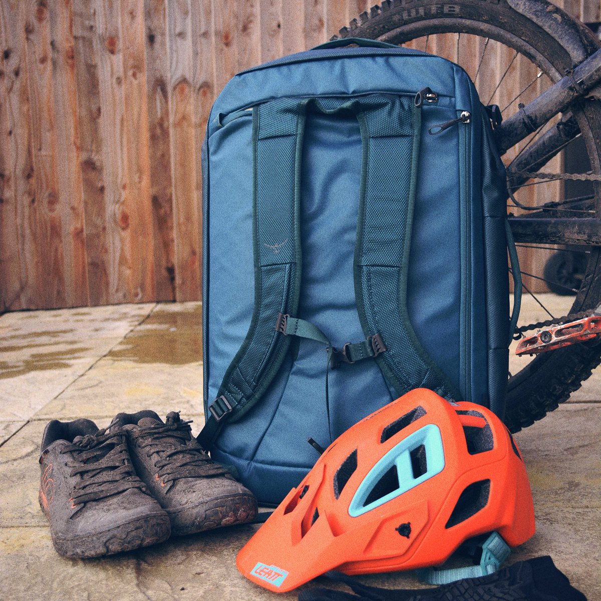 TotalMTB_'s tweet photo. Click the link below to see @aurum_mtb’s review of @OspreyEurope’s Transporter 44 Carry-on Kit Pack
“...the versatility the pack offers and how it would make a brilliant race weekend kit pack...”
https://t.co/l1VYarKm2w
#OspreyEurope #OspreyAdventure
#TotalMTB #TotalReview https://t.co/FSfZOJWYL9