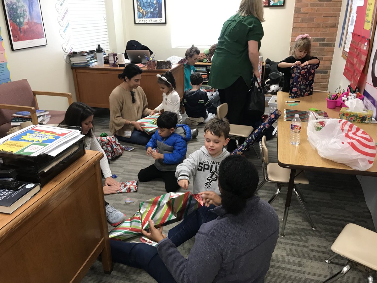 Little Howard elves wrapping gifts they’ve selected for those in need. Thank you volunteers. ⁦<a href="/CharacterDotOrg/">Character.org</a>⁩ ⁦<a href="/AHISD/">Alamo Heights ISD</a>⁩ ⁦<a href="/HowardAHISD/">HowardECC</a>⁩