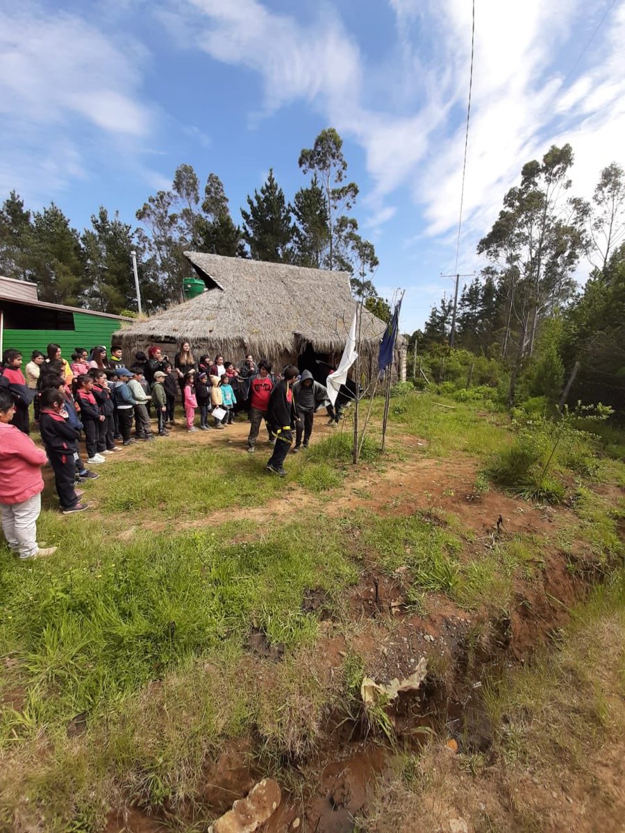 daemvaldivia's tweet photo. [DESTACAMOS 📌] Nuestra nuestra Escuela Rural Los Pellines,VAldivia realizó una linda ceremonia para despedir a sus estudiantes que egresan de sus respectivos ciclos.
¡Desde DAEM #ValdiviaCL extendemos un cariñoso abrazo a todos ellos y a sus familias! https://t.co/Baiv5tOaxs