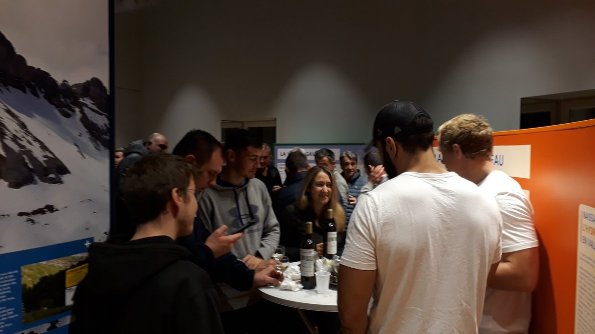 DelcorAndre's tweet image. C est parti!!! Première "soirée partenaires" organisée par le #fcorugby. Tout le monde est là  pour une présentation des dernières  recrues du club. Avec #dalkia Bayonne et #edf_hydro_so. L'espace d'information.sur l'#hydroélectricité en fête ce soir. Allez le fécéo