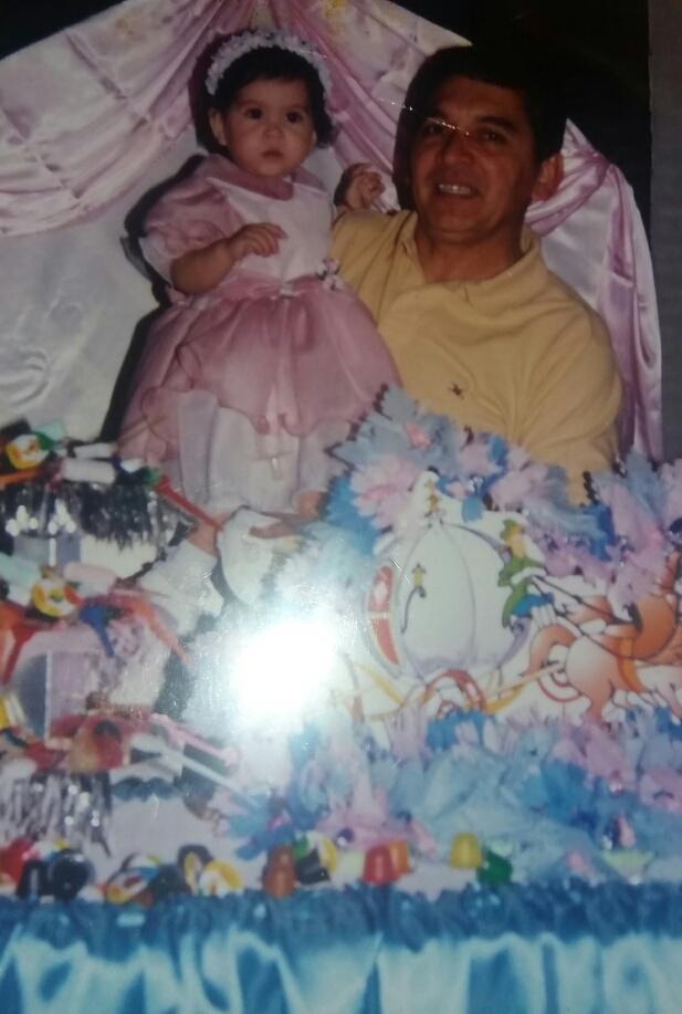 cousi00's tweet photo. Mi antes y después MÁS LINDOOO
  Siempre me decía que no iba a estar vivo para mi recepción y mira abuelo, lo vivimos juntos :') https://t.co/Tjq4oDdLYR